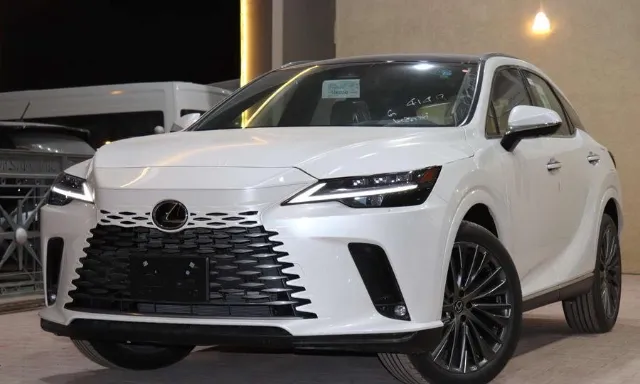 لكزس · ار اكس 2025 للبيع في الرياض — ممشى 100,000 كم