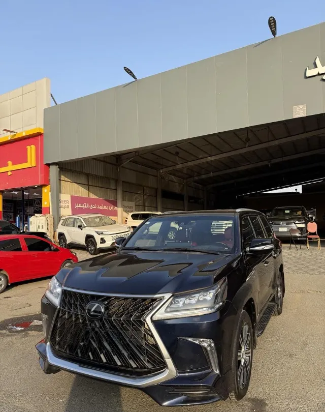 لكزس ال اكس 570 2018 للبيع في جدة — ممشى 135,000 كم
