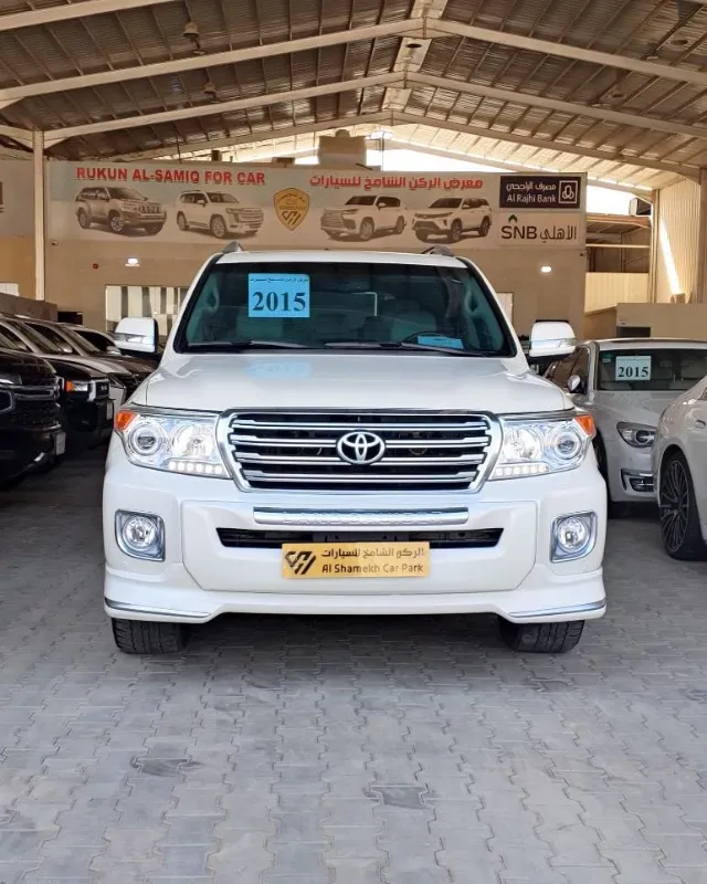 تويوتا · لاندكروزر 2015 للبيع في الرياض — ممشى 128,000 كم