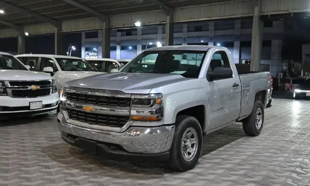 شيفروليه سيلفرادو STANDARD 2017 للبيع في الرياض — ممشى 174,000 كم