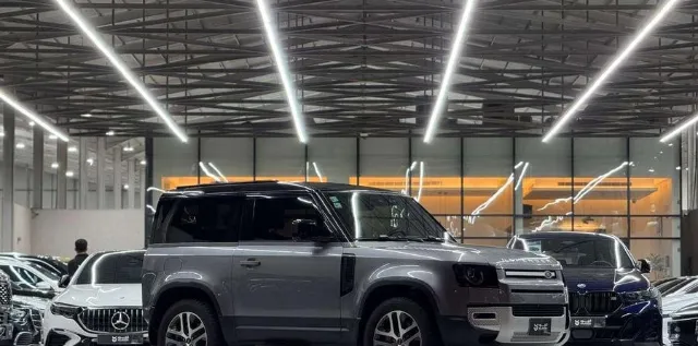 لاند روفر ديفندر 2022 للبيع في الرياض — ممشى 84,000 كم