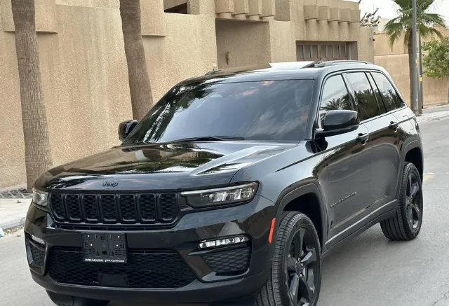 جيب شيروكي 2023 للبيع في الرياض — ممشى 7,000 كم