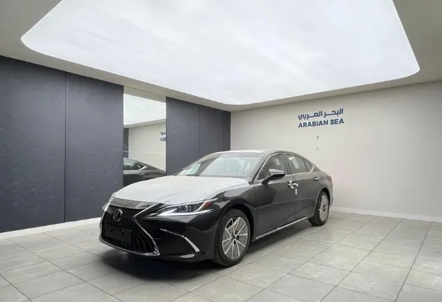 لكزس · اي اس 2025 للبيع في بريدة — ممشى 2 كم