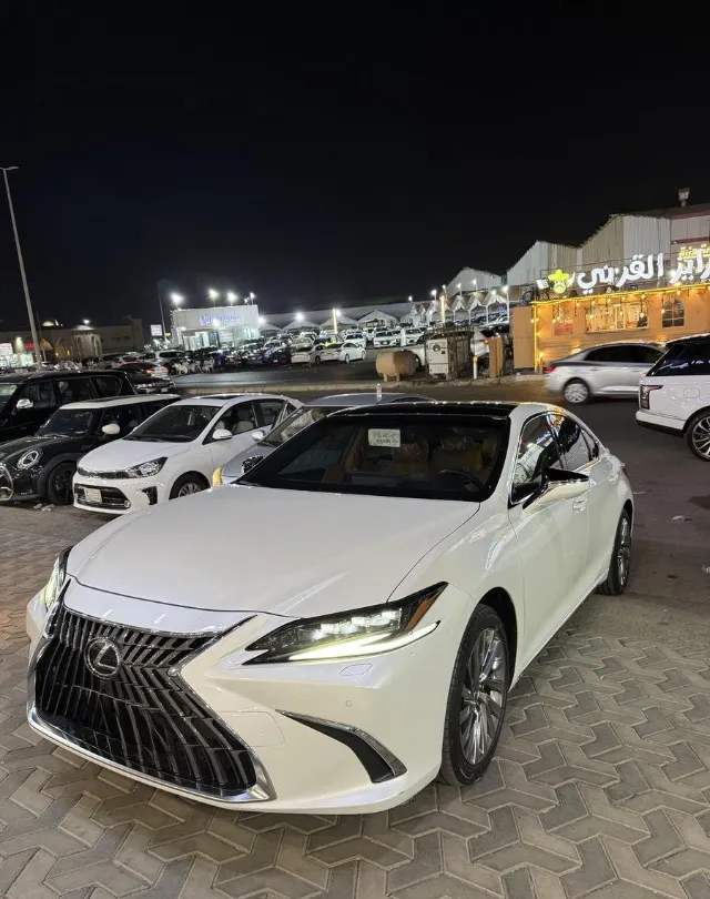 لكزس اي اس 350 2024 للبيع في جدة — ممشى 9,000 كم