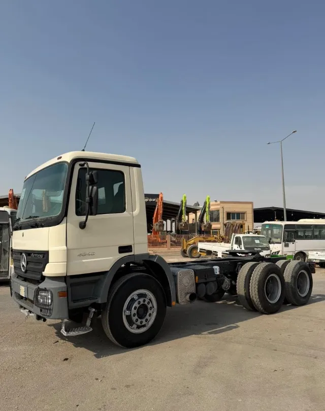 مرسيدس بنز أكتروس 2006 للبيع في الرياض — ممشى 400,000 كم
