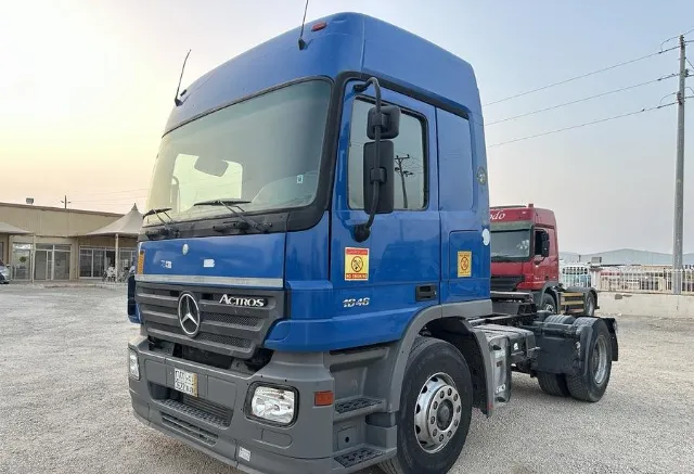 مرسيدس بنز أكتروس 2005 للبيع في حفر الباطن