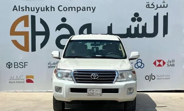 تويوتا · لاندكروزر 2015 للبيع في الرياض — ممشى 414,000 كم
