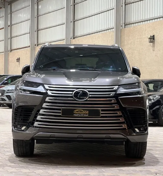 لكزس ال اكس 600 2023 للبيع في الرياض — ممشى 72,000 كم
