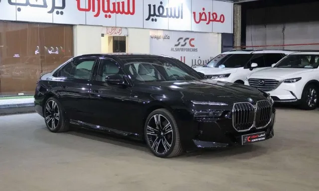 بي ام دبليو الفئة السابعة 2024 للبيع في جدة — ممشى 31,000 كم