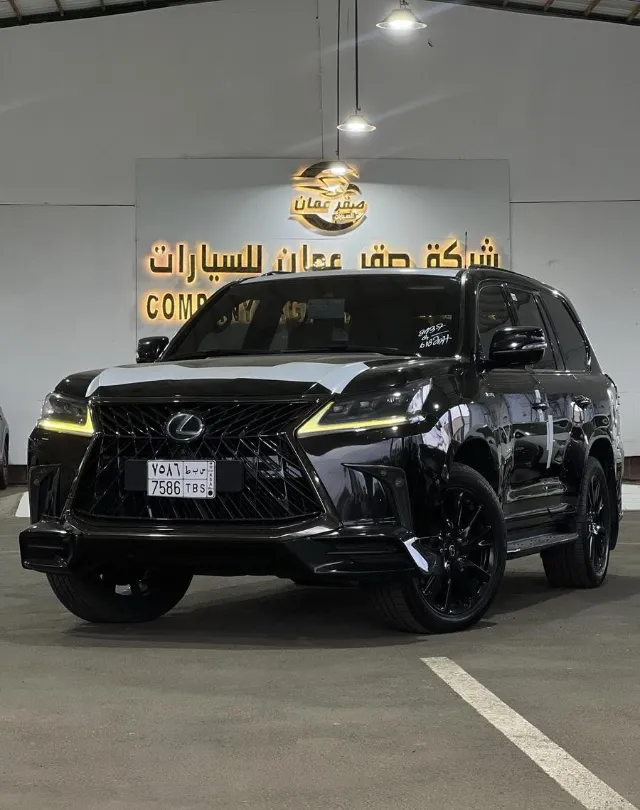 لكزس ال اكس 2017 للبيع في أبها — ممشى 236,000 كم