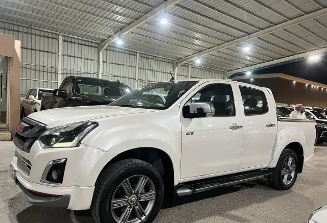 ايسوزو · دي ماكس 2018 للبيع في الرياض — ممشى 500,000 كم