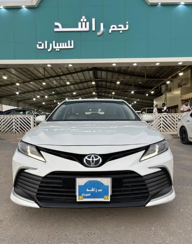 تويوتا · كامري STANDARD 2022 للبيع في حفر الباطن — ممشى 199,000 كم
