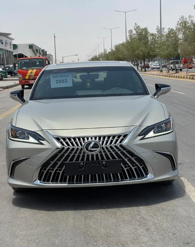 لكزس · اي اس 350 2025 للبيع في الرياض — ممشى 0 كم