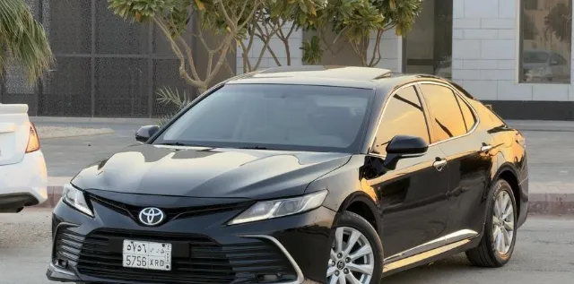 تويوتا · كامري 2018 للبيع في الرياض — ممشى 290,000 كم