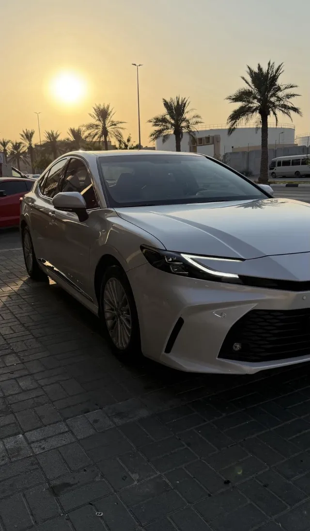 تويوتا · كامري 2025 للبيع في الدمام — ممشى 97,000 كم