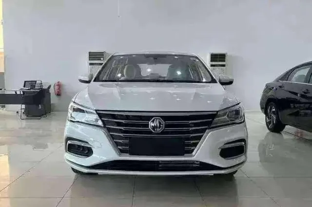 ام جي 5 STANDARD 2025 للبيع في الرياض — ممشى 6 كم