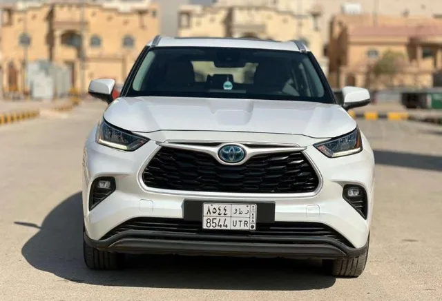 تويوتا · هايلاندر 2023 للبيع في الرياض — ممشى 83,000 كم