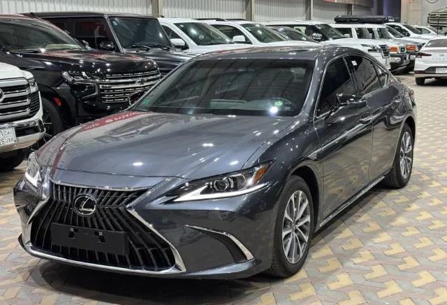 لكزس · اي اس 350 2025 للبيع في الرياض — ممشى 4,000 كم