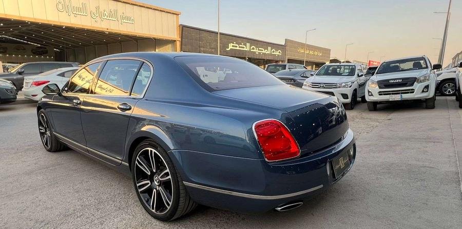 بنتلي 2012 - معرض خلف للسيارات