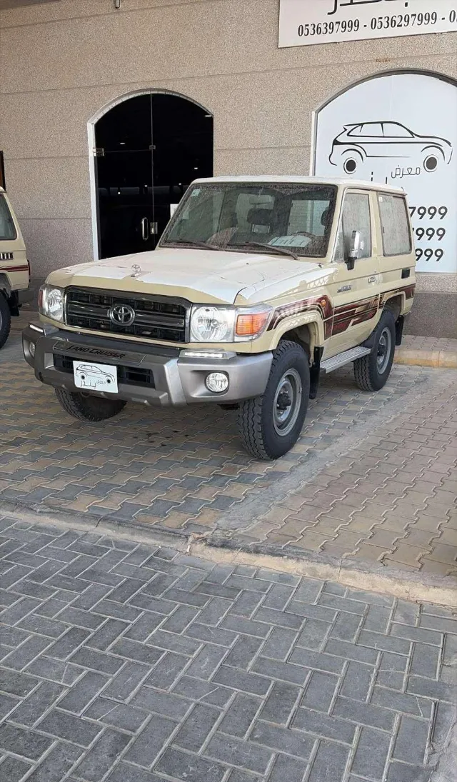 تويوتا · لاندكروزر 70 2013 للبيع في بريدة — ممشى 470,000 كم