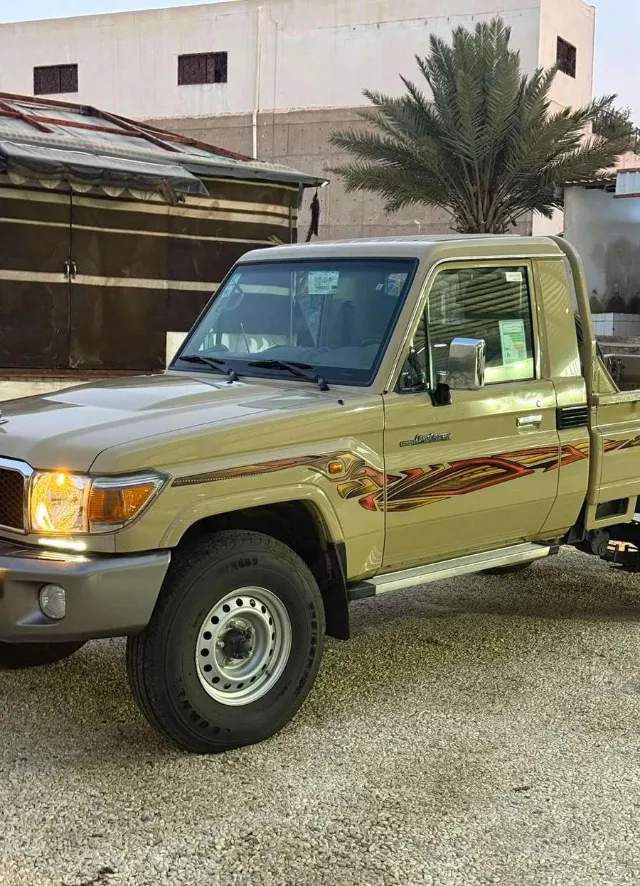 تويوتا · لاندكروزر 70 2021 للبيع في أبها — ممشى 70,000 كم