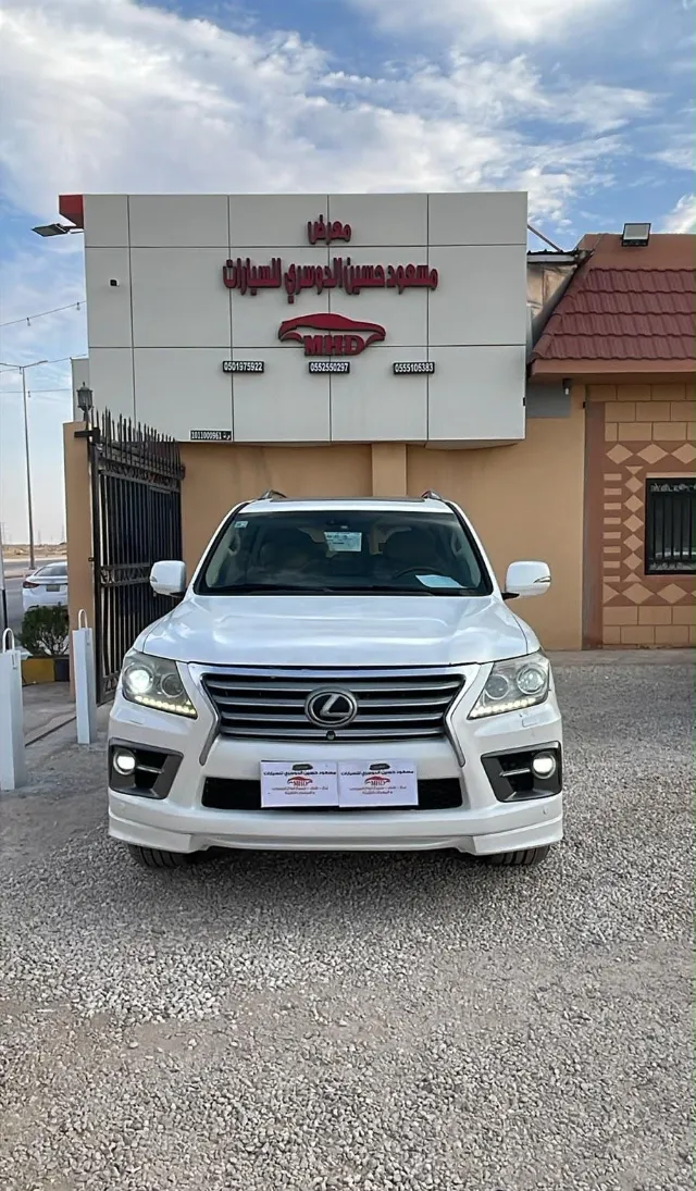 لكزس ال اكس 570 2013 للبيع في الرياض — ممشى 700,000 كم