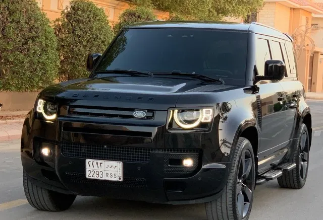 لاند روفر ديفندر 2023 للبيع في الرياض — ممشى 80,000 كم