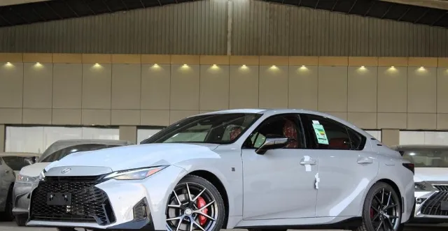 لكزس · اي اس آي 2026 للبيع في الرياض — ممشى 1 كم
