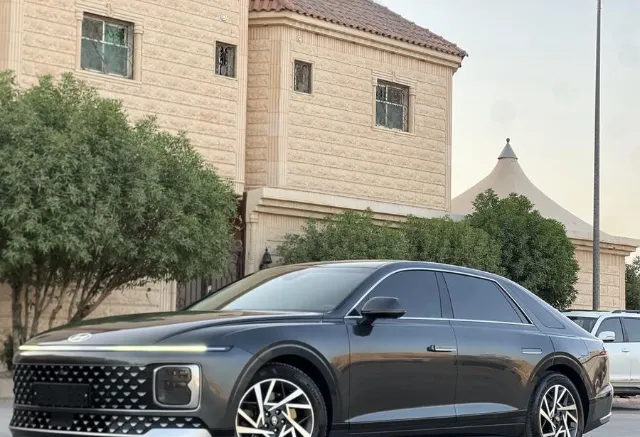 هيونداي · ازيرا 2023 للبيع في الرياض — ممشى 85,000 كم