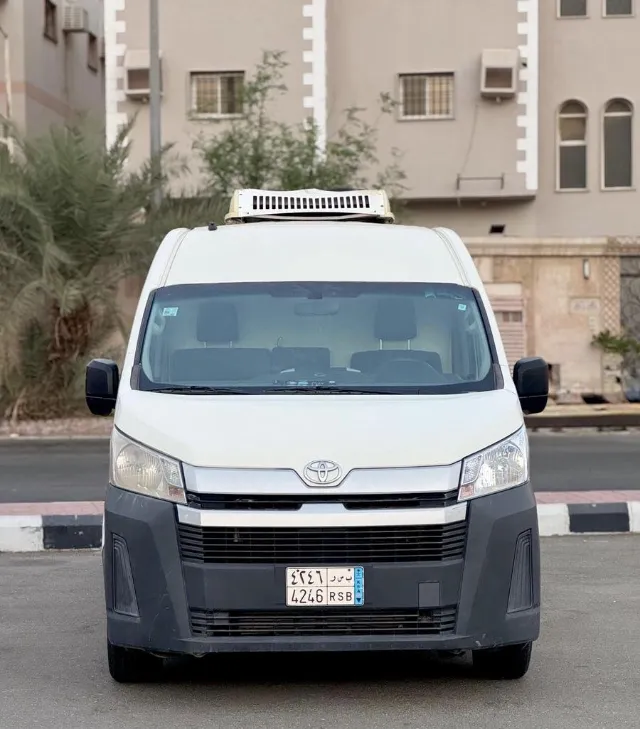 تويوتا · هايس 2021 للبيع في جدة — ممشى 323,000 كم