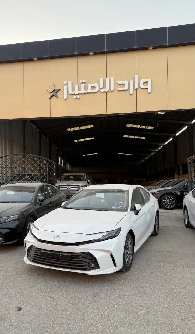 تويوتا · كامري STANDARD 2026 للبيع في بريدة — ممشى 17 كم