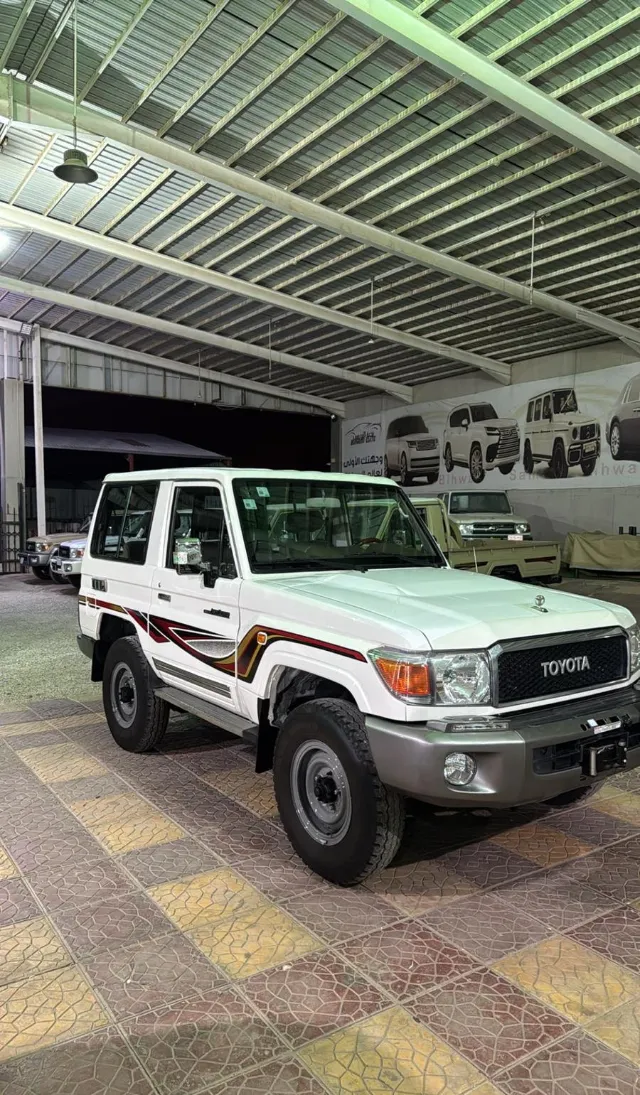 تويوتا لاندكروزر 70 2015 للبيع في أبها — ممشى 280,000 كم