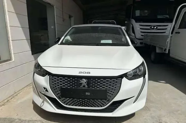 بيجو 208 2023 للبيع في الدمام — ممشى 5 كم