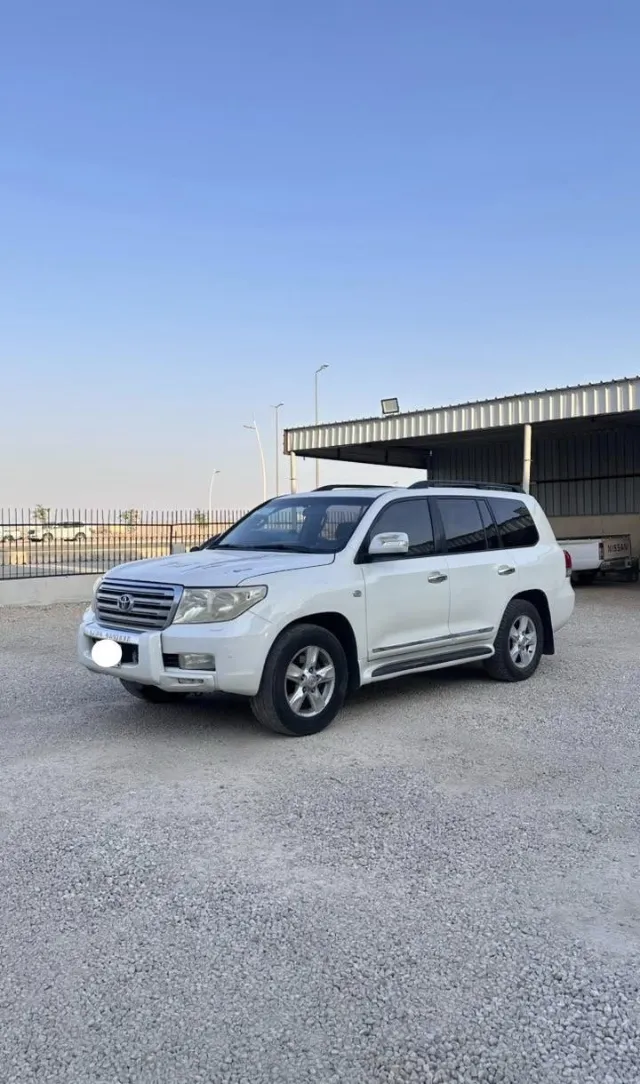 تويوتا لاندكروزر 2010 للبيع في الرياض — ممشى 308,000 كم