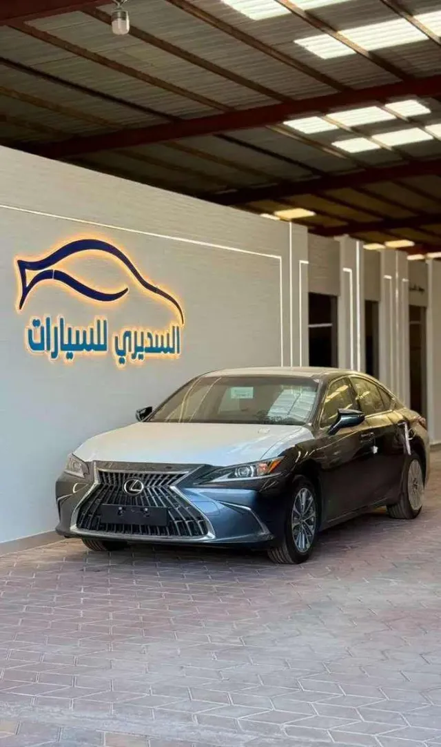 لكزس · اي اس STANDARD 2025 للبيع في حائل