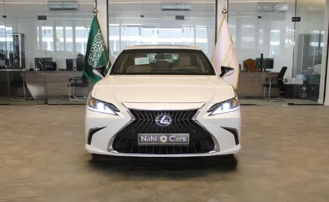 لكزس · اي اس 2025 للبيع في الرياض