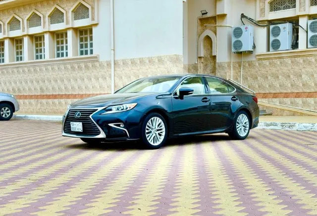 لكزس · اي اس 350 2018 للبيع في الباحة — ممشى 217,000 كم