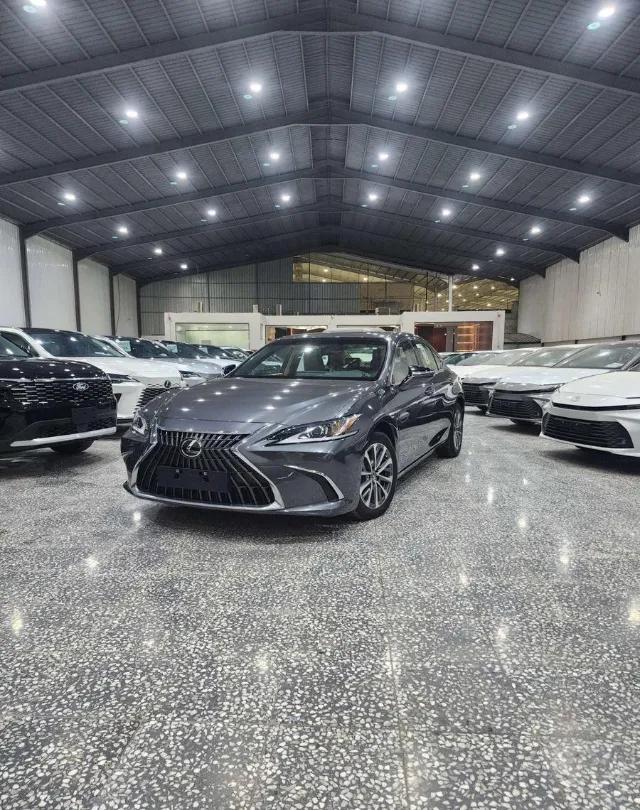 لكزس · اي اس 2023 للبيع في الرياض — ممشى 159,000 كم