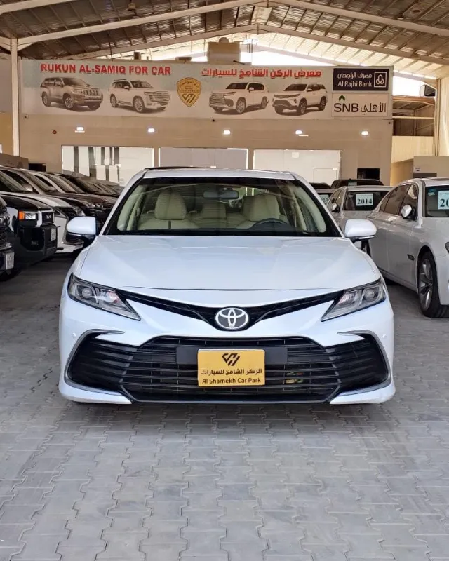 تويوتا كامري STANDARD 2021 للبيع في الرياض — ممشى 200,000 كم