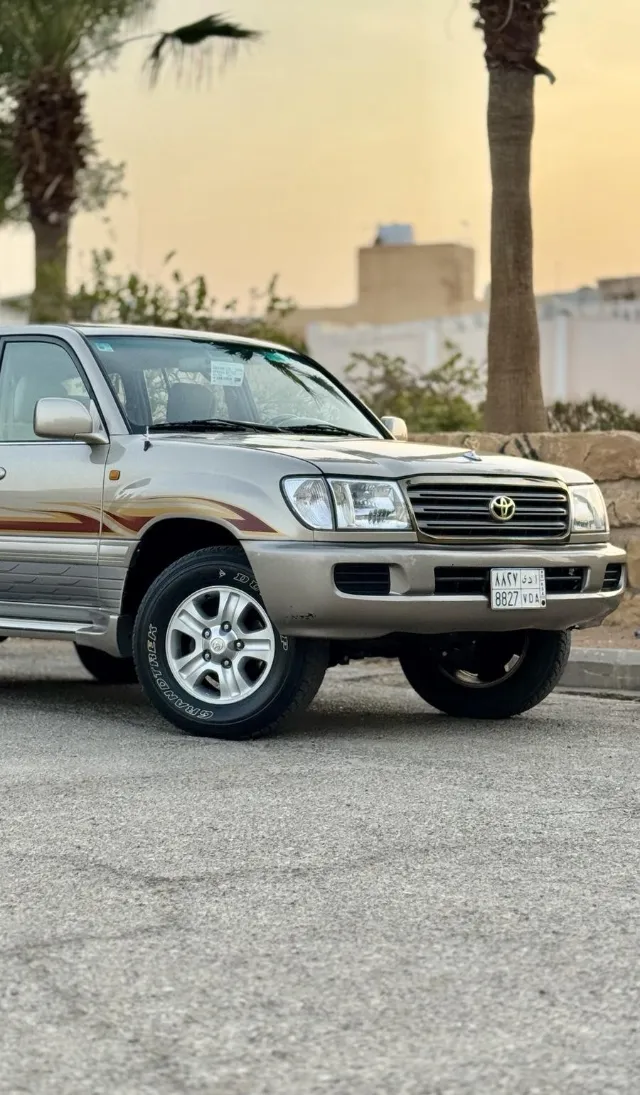 تويوتا · لاندكروزر 2005 للبيع في الرياض — ممشى 300,000 كم