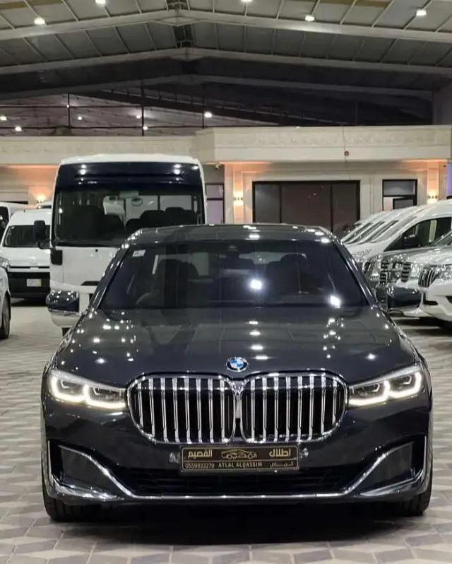 بي ام دبليو الفئة السابعة 2021 للبيع في الرياض — ممشى 135,000 كم