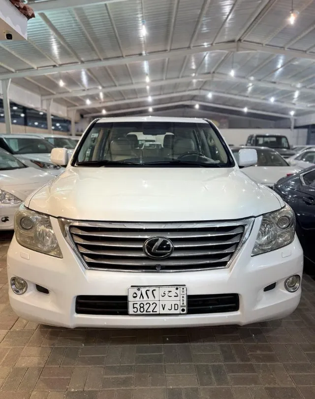لكزس · ال اكس 570 2010 للبيع في الدمام — ممشى 414,000 كم