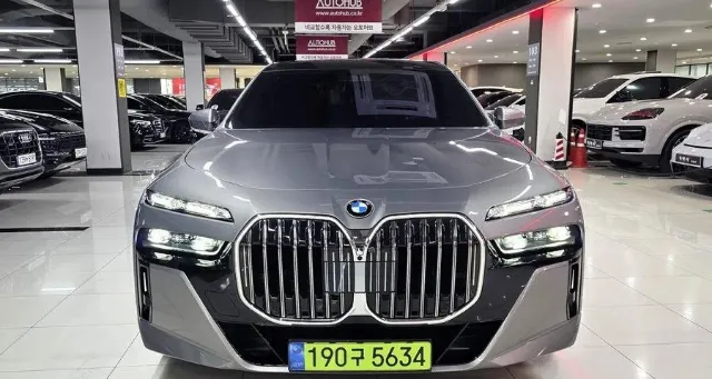 بي ام دبليو · الفئة السابعة 2025 للبيع في جدة — ممشى 28,103 كم