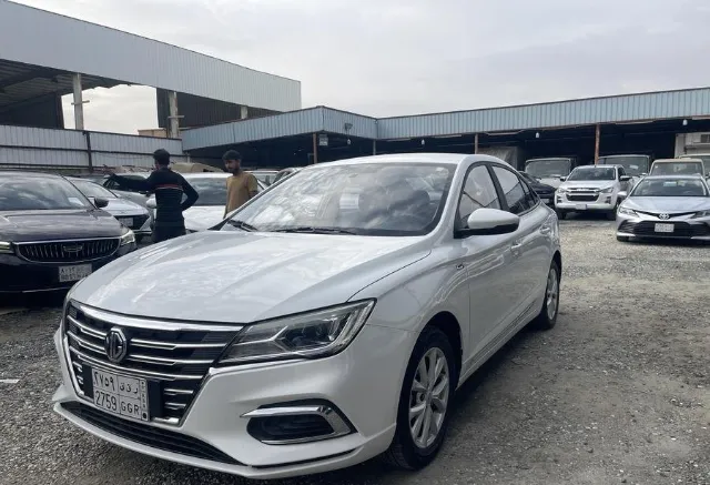 ام جي 5 2023 للبيع في أبها — ممشى 16,000 كم