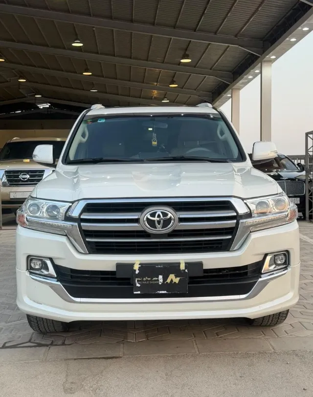تويوتا · لاندكروزر 2019 للبيع في الرياض