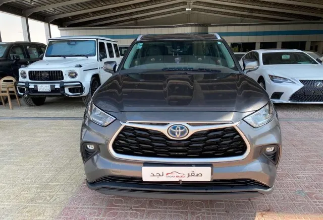 تويوتا · هايلاندر 2022 للبيع في الرياض — ممشى 120,000 كم