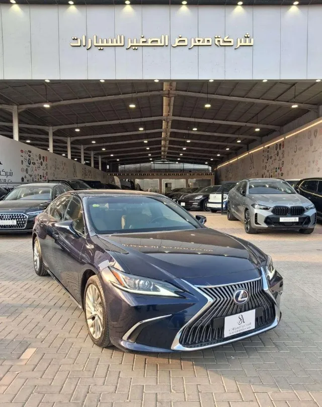 لكزس · اي اس 2020 للبيع في الرياض — ممشى 91,000 كم
