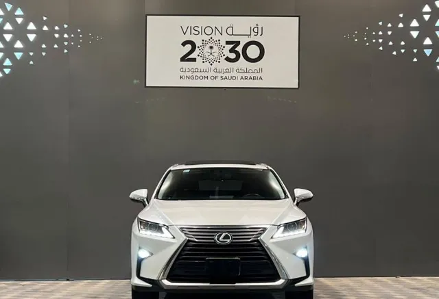 لكزس ار اكس 2017 للبيع في الرياض — ممشى 240,000 كم