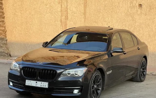 بي ام دبليو الفئة السابعة 2015 للبيع في الرياض — ممشى 343,000 كم
