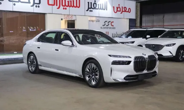 بي ام دبليو الفئة السابعة 2024 للبيع في جدة — ممشى 17,000 كم
